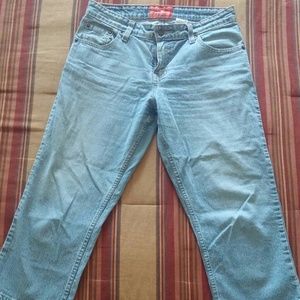 Levis Signature Capris